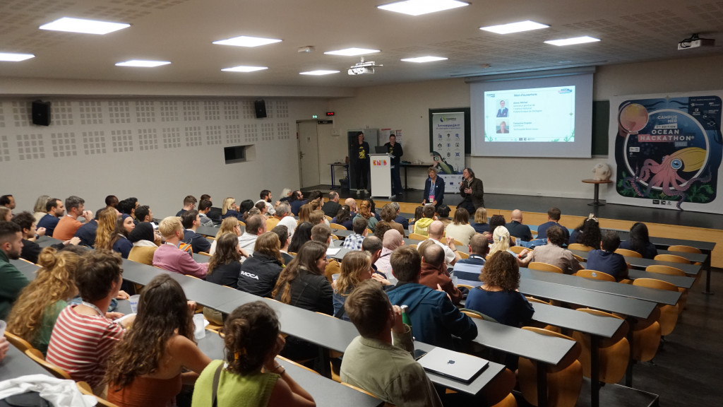 Photo prise lors de la cérémonie de démarrage de l’édition 2025 d’Ocean Hackathon®
