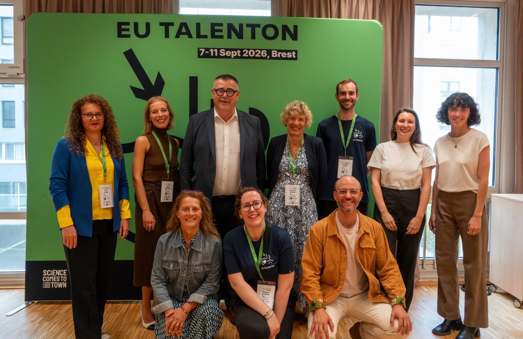 Membres de l’organisation EU TalentOn et représentants de l’Union européenne réunis au Quartz, Centre des Congrès de Brest.