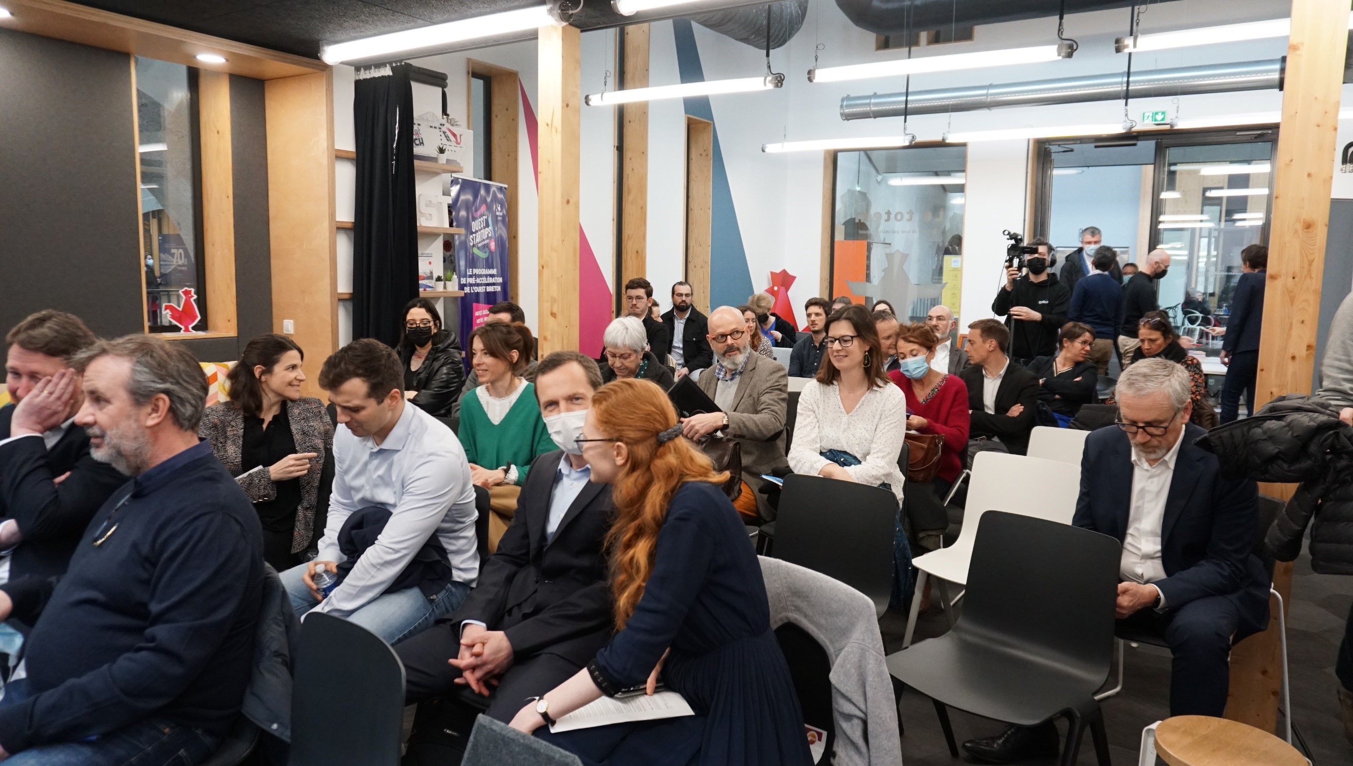 Un public nombreux assiste à la soirée de lancement de DeepTech Bretagne